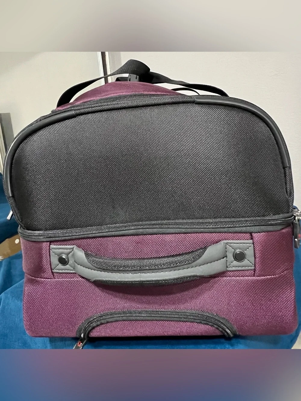 Victorinox spacious duffel
